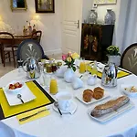 D'hotes Les Volets Bleus à Royan - Sur -